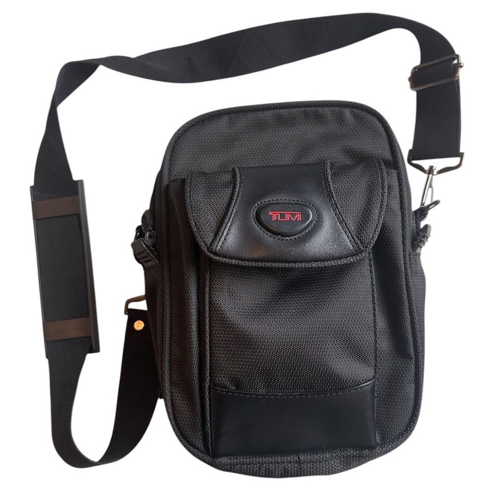 TUMI 580C Black Compact Nylon Leather Crossbody Messenger Bag Adjustable 6"X9.5"